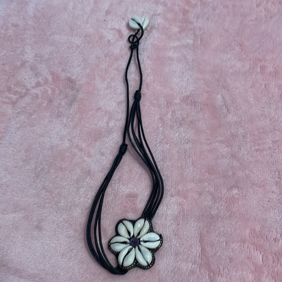 Bundle of Seashell necklace and bracelet - Picture 5 of 8